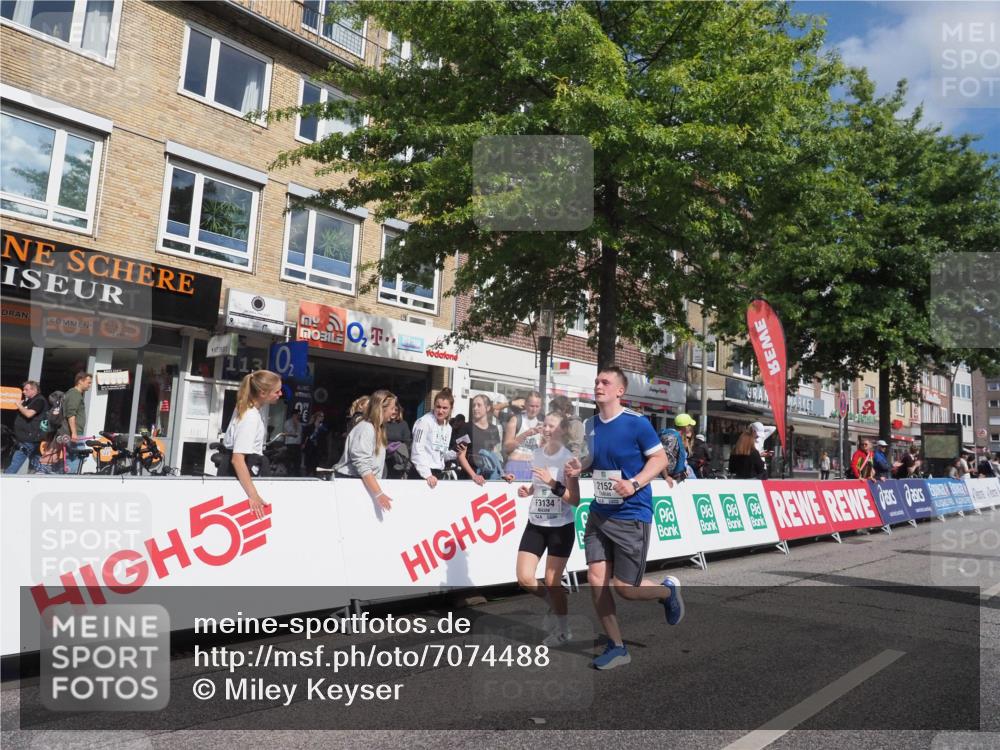 15.09.2024 - PSD Bank Halbmarathon Miley Keyser http://msf.ph/oto/7074488 15.09.2024 12:30:50 Ziel 2152, 2261, 2347, 2447, 3134, 3312, 3352 meine-sportfotos.de