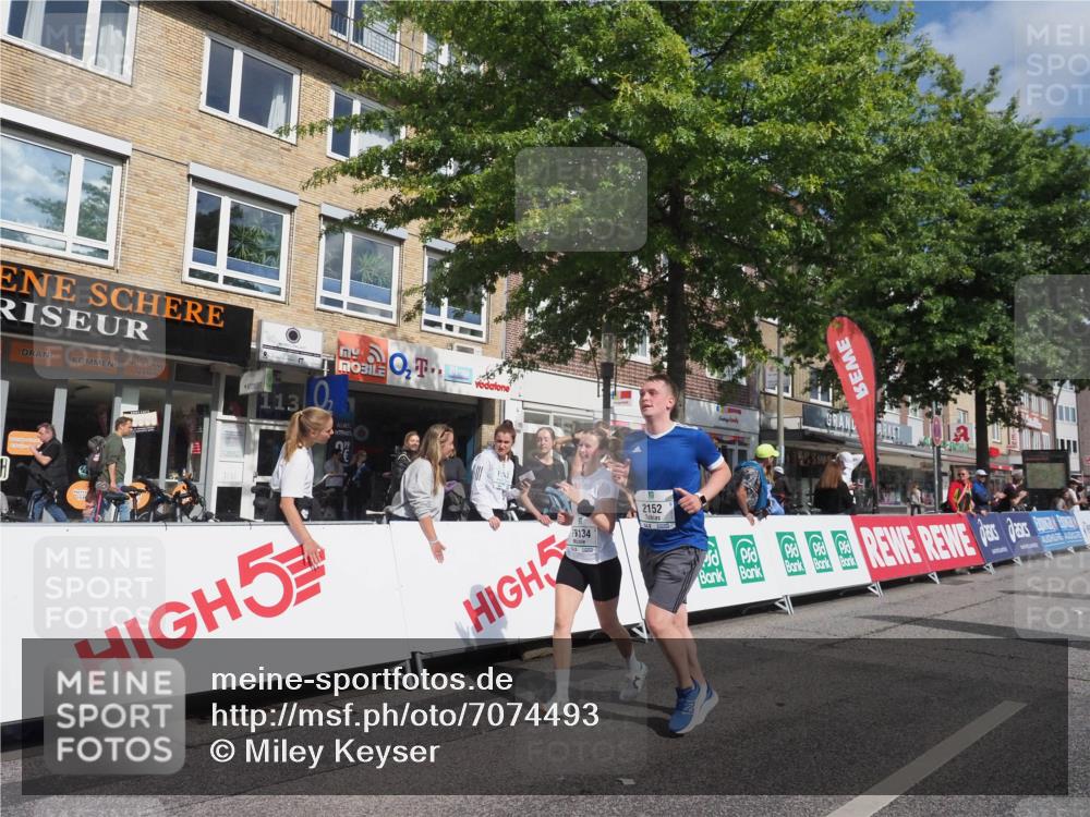 15.09.2024 - PSD Bank Halbmarathon Miley Keyser http://msf.ph/oto/7074493 15.09.2024 12:30:50 Ziel 2152, 2261, 2347, 2447, 3134, 3312, 3352 meine-sportfotos.de