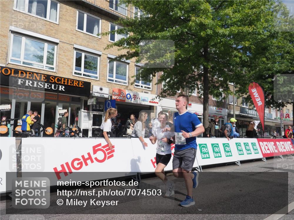 15.09.2024 - PSD Bank Halbmarathon Miley Keyser http://msf.ph/oto/7074503 15.09.2024 12:30:51 Ziel 2152, 2261, 2347, 3134, 3312, 3352 meine-sportfotos.de