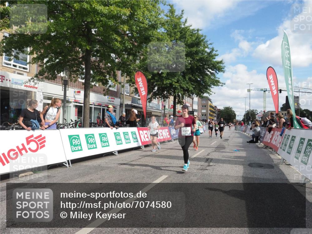 15.09.2024 - PSD Bank Halbmarathon Miley Keyser http://msf.ph/oto/7074580 15.09.2024 12:31:05 Ziel 2259, 2261, 2858, 3211, 3279, 3312, 3414, 3416, 3542 meine-sportfotos.de