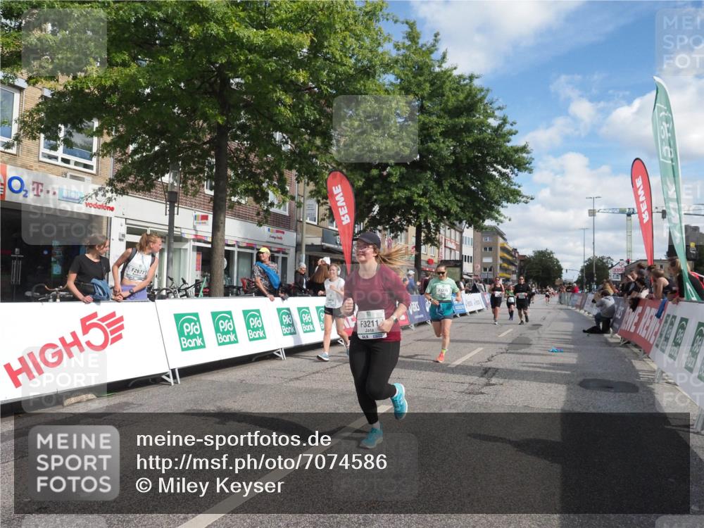 15.09.2024 - PSD Bank Halbmarathon Miley Keyser http://msf.ph/oto/7074586 15.09.2024 12:31:06 Ziel 1948, 2259, 2261, 2858, 3211, 3279, 3312, 3414, 3416, 3542 meine-sportfotos.de