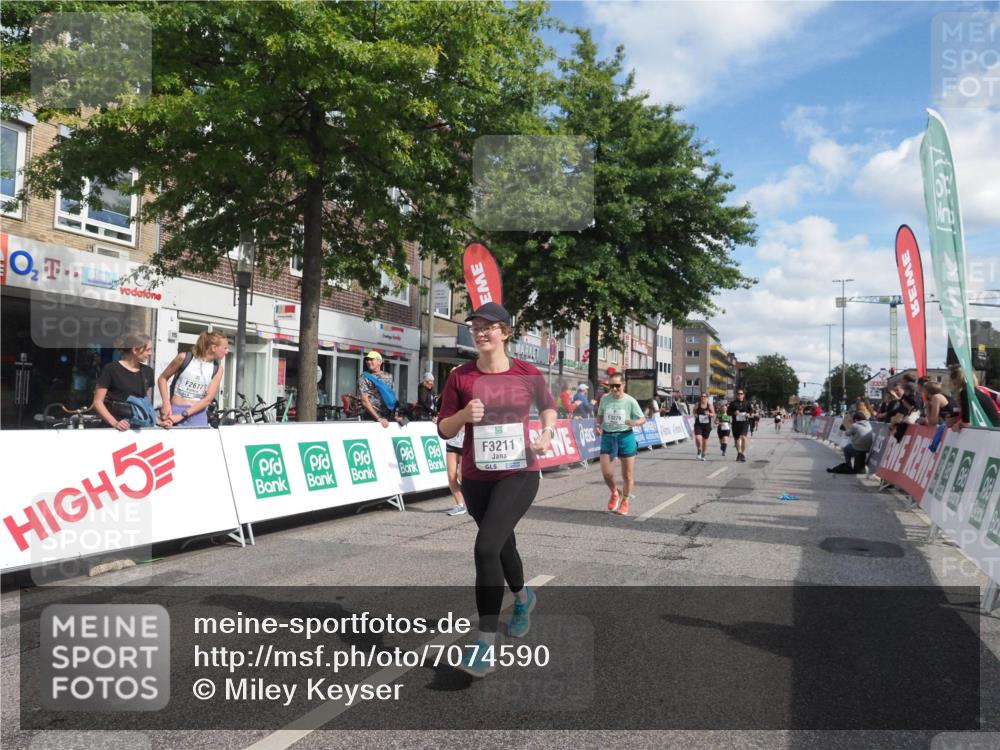 15.09.2024 - PSD Bank Halbmarathon Miley Keyser http://msf.ph/oto/7074590 15.09.2024 12:31:06 Ziel 1948, 2259, 2261, 2858, 3211, 3279, 3312, 3414, 3416, 3542 meine-sportfotos.de