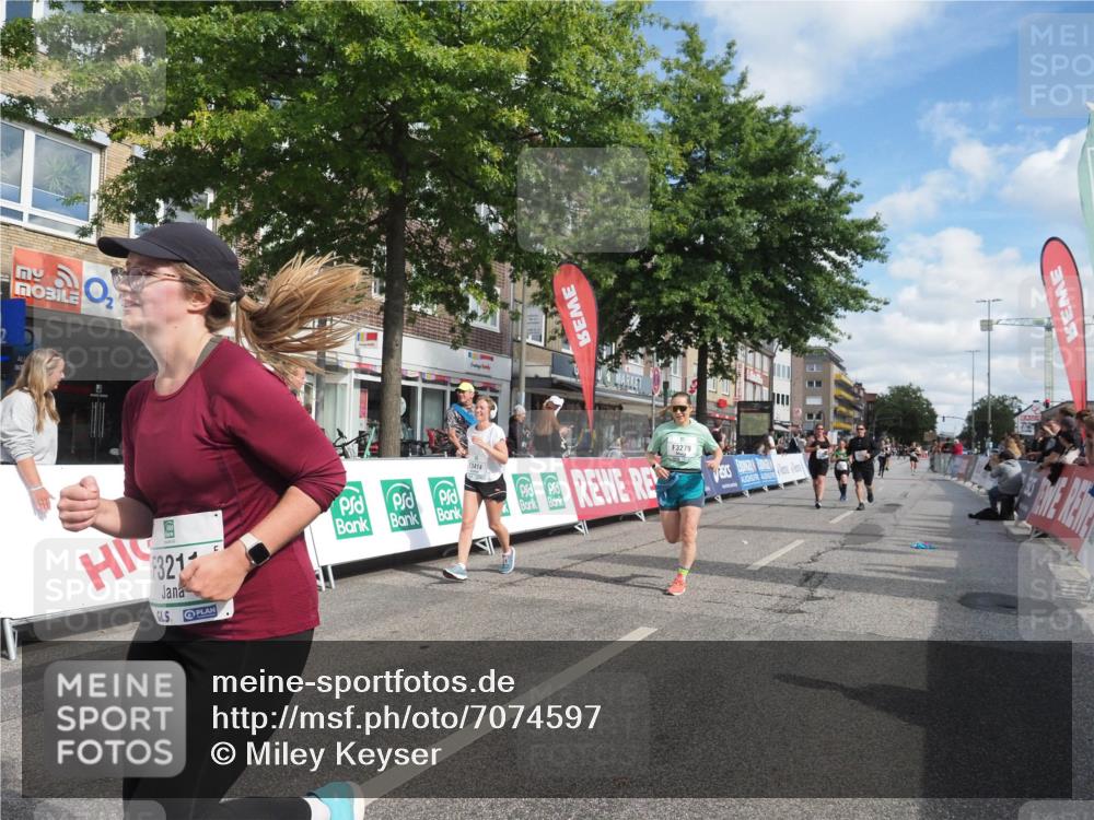 15.09.2024 - PSD Bank Halbmarathon Miley Keyser http://msf.ph/oto/7074597 15.09.2024 12:31:06 Ziel 1948, 2259, 2261, 2858, 3211, 3279, 3312, 3414, 3416, 3542 meine-sportfotos.de