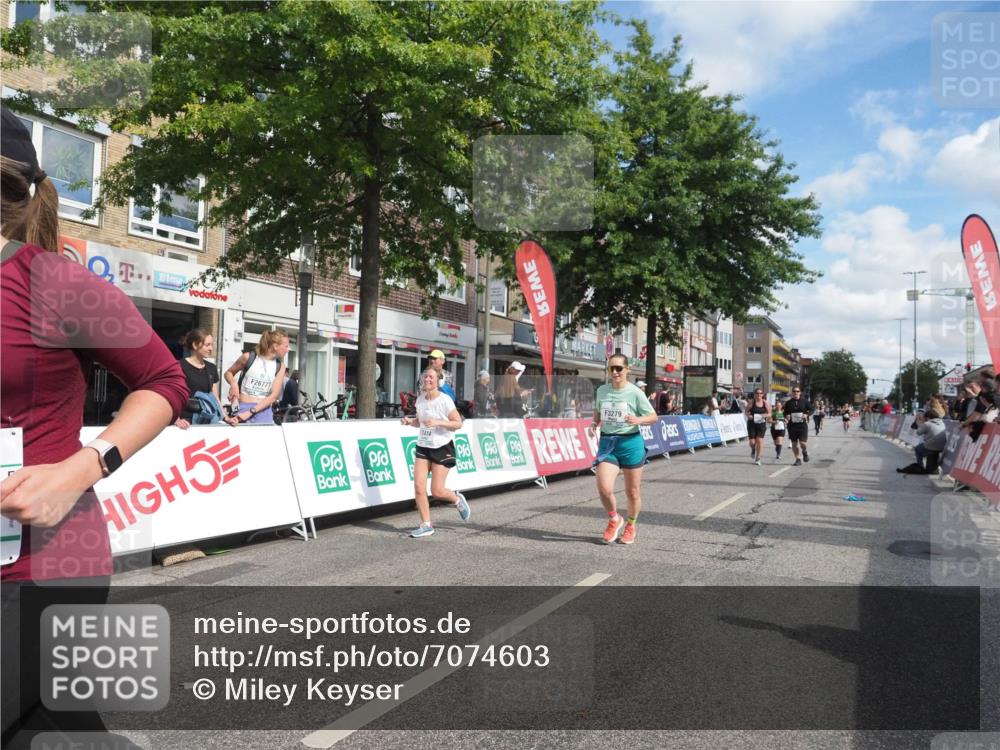 15.09.2024 - PSD Bank Halbmarathon Miley Keyser http://msf.ph/oto/7074603 15.09.2024 12:31:07 Ziel 1948, 2259, 2261, 2858, 3211, 3279, 3312, 3414, 3416, 3486, 3542 meine-sportfotos.de