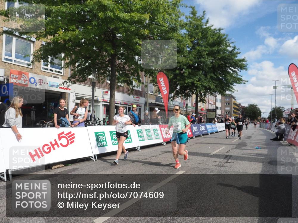 15.09.2024 - PSD Bank Halbmarathon Miley Keyser http://msf.ph/oto/7074609 15.09.2024 12:31:07 Ziel 1948, 2259, 2261, 2858, 3211, 3279, 3312, 3414, 3416, 3486, 3542 meine-sportfotos.de