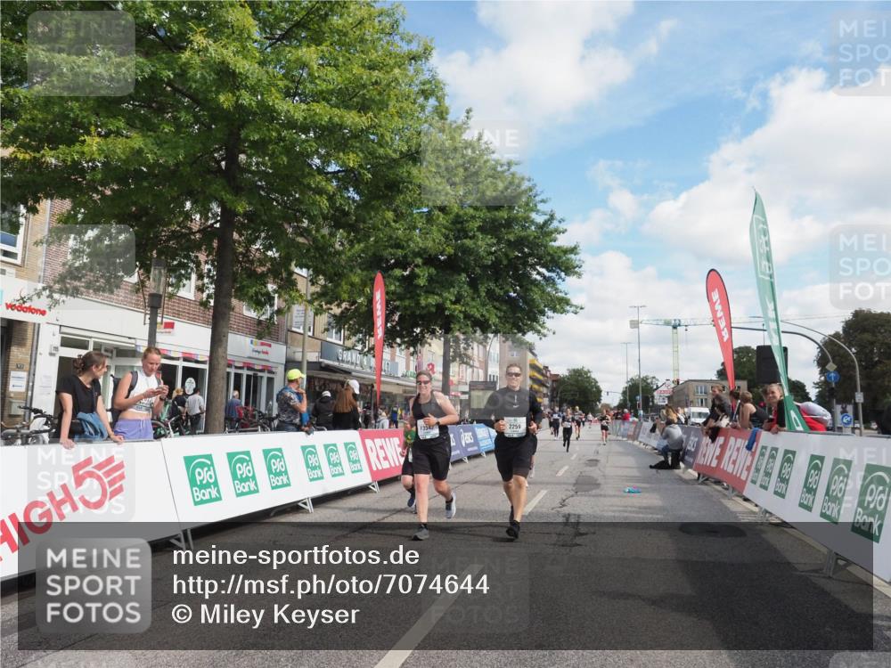 15.09.2024 - PSD Bank Halbmarathon Miley Keyser http://msf.ph/oto/7074644 15.09.2024 12:31:11 Ziel 1948, 2259, 2261, 2858, 3089, 3211, 3279, 3312, 3414, 3416, 3486, 3542 meine-sportfotos.de