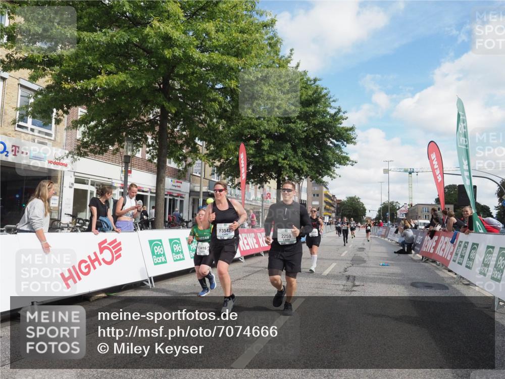 15.09.2024 - PSD Bank Halbmarathon Miley Keyser http://msf.ph/oto/7074666 15.09.2024 12:31:12 Ziel 1948, 2259, 2858, 3089, 3211, 3279, 3312, 3414, 3416, 3486, 3542 meine-sportfotos.de