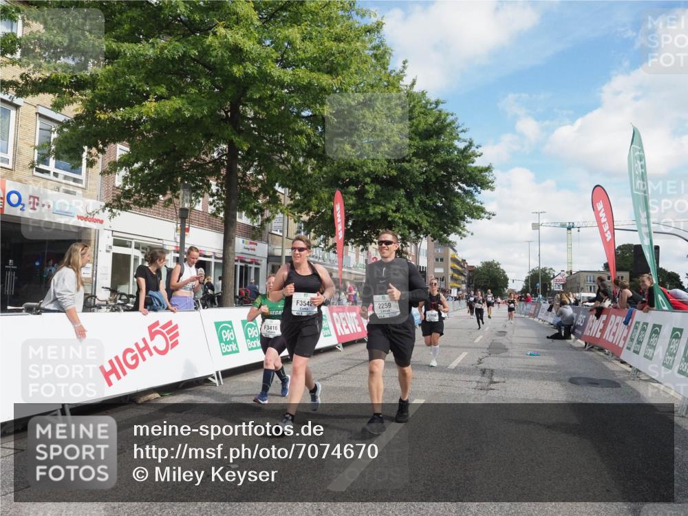 15.09.2024 - PSD Bank Halbmarathon Miley Keyser http://msf.ph/oto/7074670 15.09.2024 12:31:12 Ziel 1948, 2259, 2858, 3089, 3211, 3279, 3312, 3414, 3416, 3486, 3542 meine-sportfotos.de