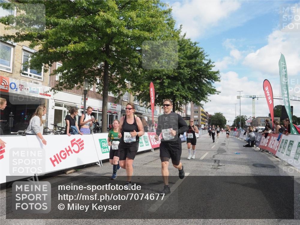 15.09.2024 - PSD Bank Halbmarathon Miley Keyser http://msf.ph/oto/7074677 15.09.2024 12:31:12 Ziel 1948, 2259, 2858, 3089, 3211, 3279, 3312, 3414, 3416, 3486, 3542 meine-sportfotos.de
