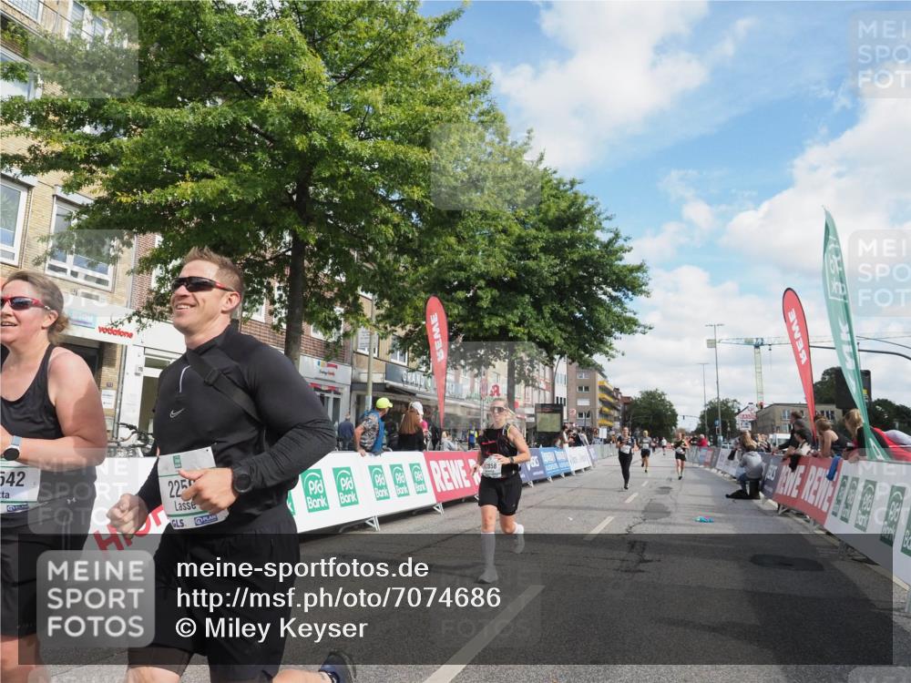 15.09.2024 - PSD Bank Halbmarathon Miley Keyser http://msf.ph/oto/7074686 15.09.2024 12:31:13 Ziel 1948, 2259, 2858, 3089, 3211, 3279, 3414, 3416, 3486, 3542 meine-sportfotos.de