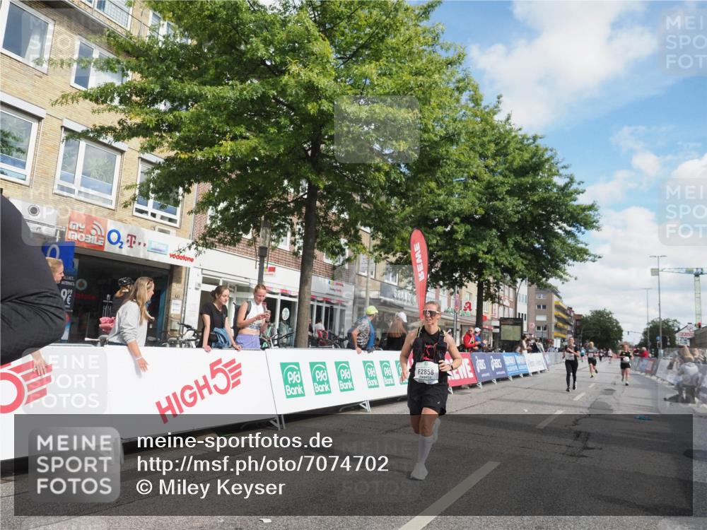 15.09.2024 - PSD Bank Halbmarathon Miley Keyser http://msf.ph/oto/7074702 15.09.2024 12:31:13 Ziel 1948, 2259, 2858, 3089, 3211, 3279, 3414, 3416, 3486, 3542 meine-sportfotos.de