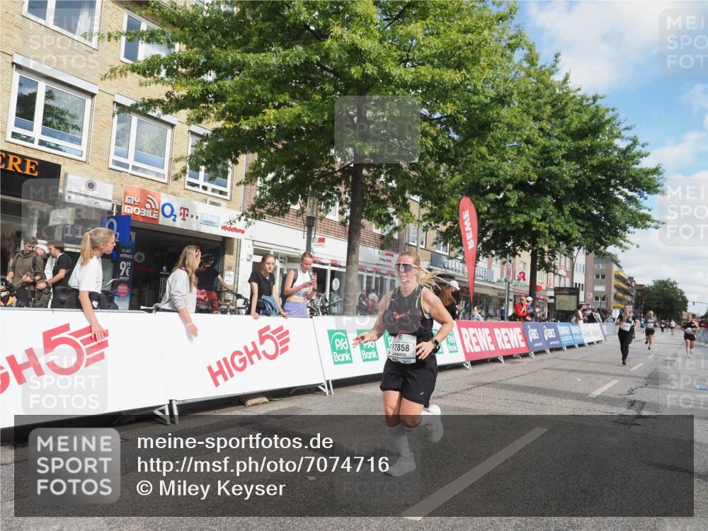15.09.2024 - PSD Bank Halbmarathon Miley Keyser http://msf.ph/oto/7074716 15.09.2024 12:31:13 Ziel 1948, 2259, 2858, 3089, 3211, 3279, 3414, 3416, 3486, 3542 meine-sportfotos.de