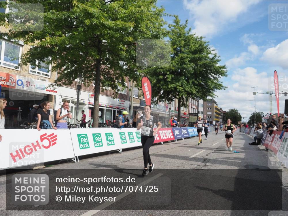 15.09.2024 - PSD Bank Halbmarathon Miley Keyser http://msf.ph/oto/7074725 15.09.2024 12:31:17 Ziel 1948, 1961, 2259, 2858, 3089, 3279, 3309, 3414, 3416, 3486, 3542 meine-sportfotos.de