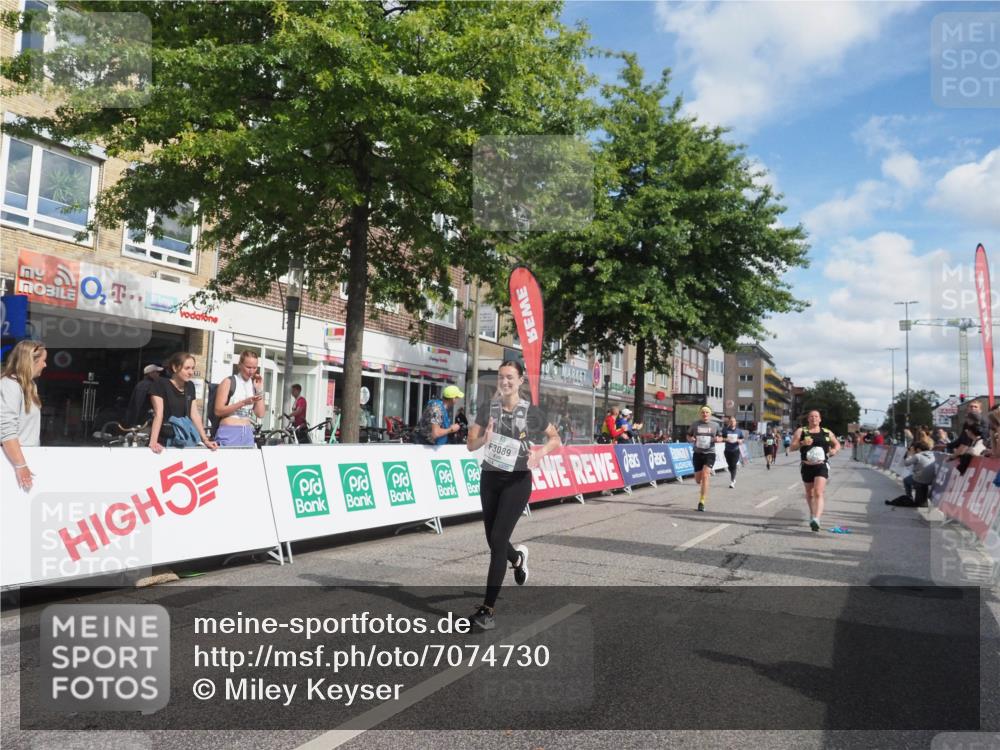 15.09.2024 - PSD Bank Halbmarathon Miley Keyser http://msf.ph/oto/7074730 15.09.2024 12:31:17 Ziel 1948, 1961, 2259, 2858, 3089, 3279, 3309, 3414, 3416, 3486, 3542 meine-sportfotos.de