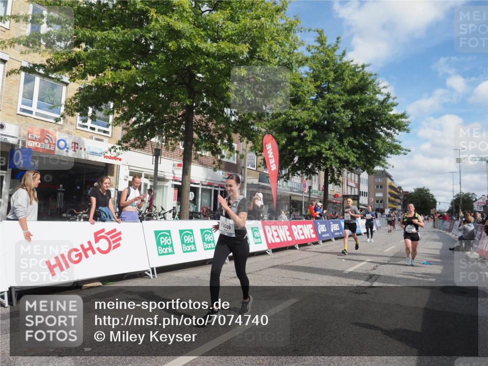 15.09.2024 - PSD Bank Halbmarathon Miley Keyser http://msf.ph/oto/7074740 15.09.2024 12:31:17 Ziel 1948, 1961, 2259, 2858, 3089, 3279, 3309, 3414, 3416, 3486, 3542 meine-sportfotos.de