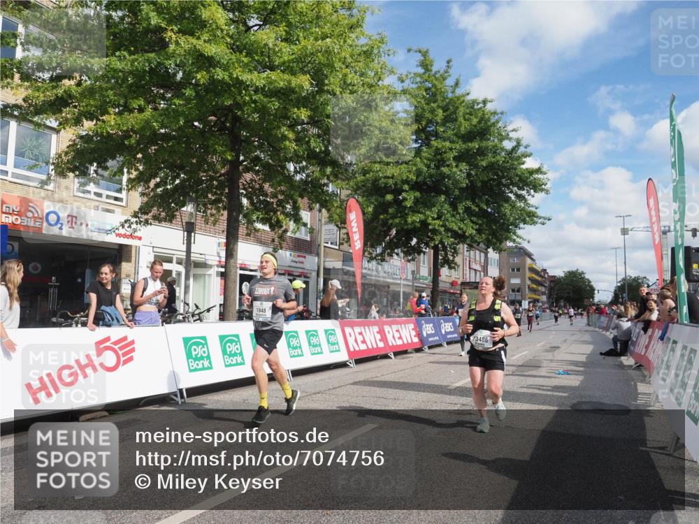 15.09.2024 - PSD Bank Halbmarathon Miley Keyser http://msf.ph/oto/7074756 15.09.2024 12:31:19 Ziel 1948, 1961, 2259, 2858, 3089, 3279, 3309, 3414, 3416, 3486, 3542 meine-sportfotos.de