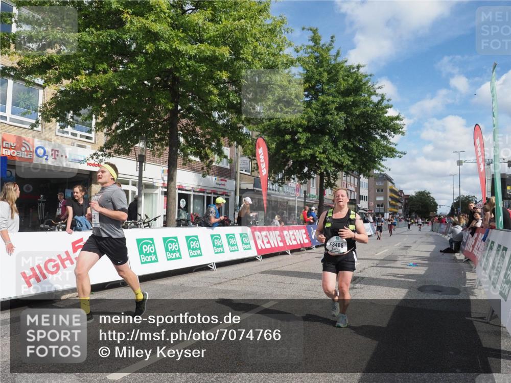 15.09.2024 - PSD Bank Halbmarathon Miley Keyser http://msf.ph/oto/7074766 15.09.2024 12:31:19 Ziel 1948, 1961, 2259, 2858, 3089, 3279, 3309, 3414, 3416, 3486, 3542 meine-sportfotos.de
