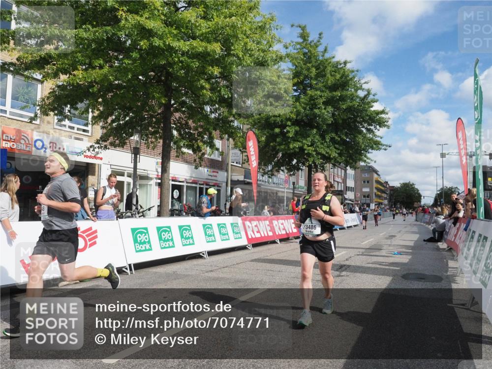 15.09.2024 - PSD Bank Halbmarathon Miley Keyser http://msf.ph/oto/7074771 15.09.2024 12:31:19 Ziel 1948, 1961, 2259, 2858, 3089, 3279, 3309, 3414, 3416, 3486, 3542 meine-sportfotos.de