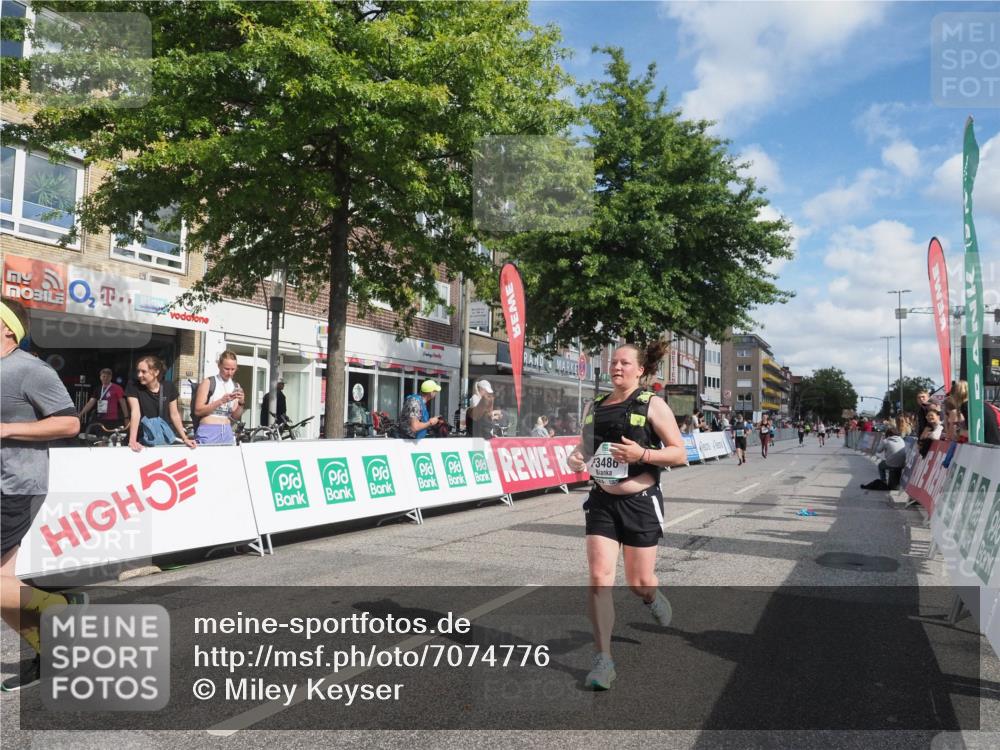 15.09.2024 - PSD Bank Halbmarathon Miley Keyser http://msf.ph/oto/7074776 15.09.2024 12:31:19 Ziel 1948, 1961, 2259, 2858, 3089, 3279, 3309, 3414, 3416, 3486, 3542 meine-sportfotos.de