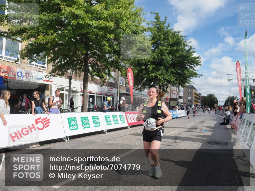 15.09.2024 - PSD Bank Halbmarathon Miley Keyser http://msf.ph/oto/7074779 15.09.2024 12:31:20 Ziel 1948, 1961, 2259, 2858, 3089, 3309, 3414, 3416, 3486, 3542 meine-sportfotos.de