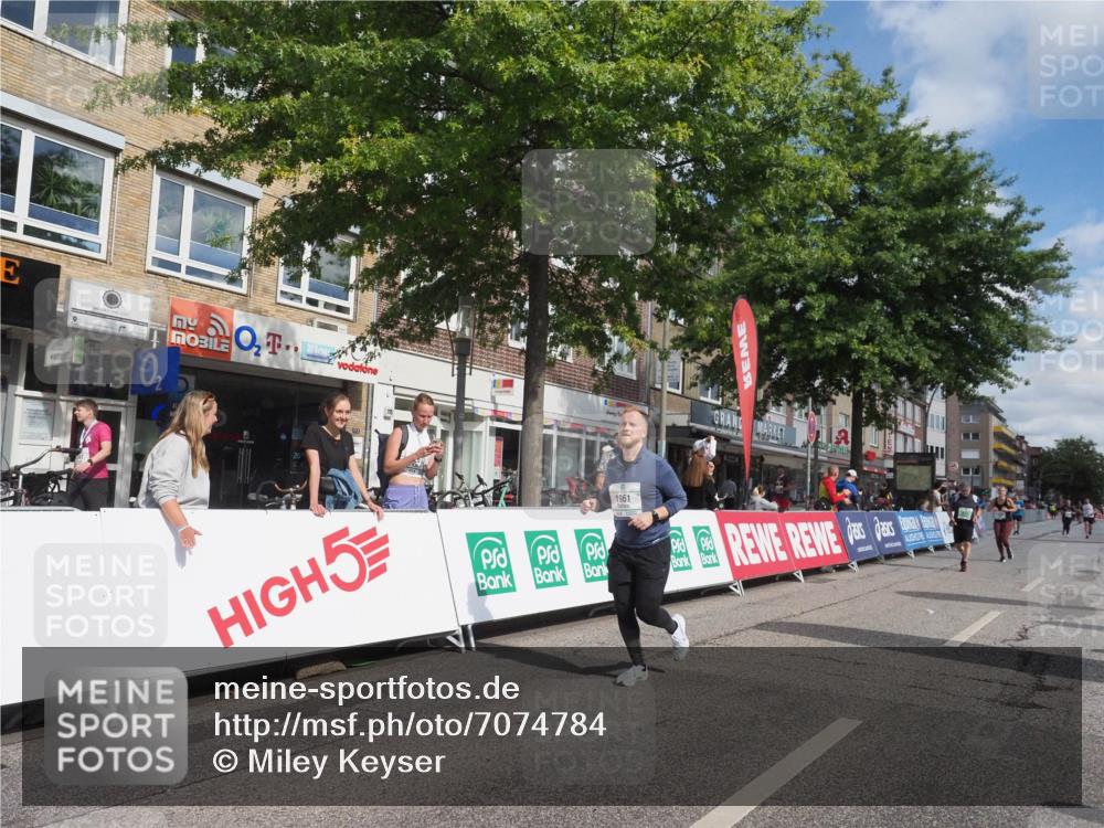 15.09.2024 - PSD Bank Halbmarathon Miley Keyser http://msf.ph/oto/7074784 15.09.2024 12:31:23 Ziel 1948, 1961, 2259, 2858, 3089, 3309, 3416, 3486, 3542 meine-sportfotos.de