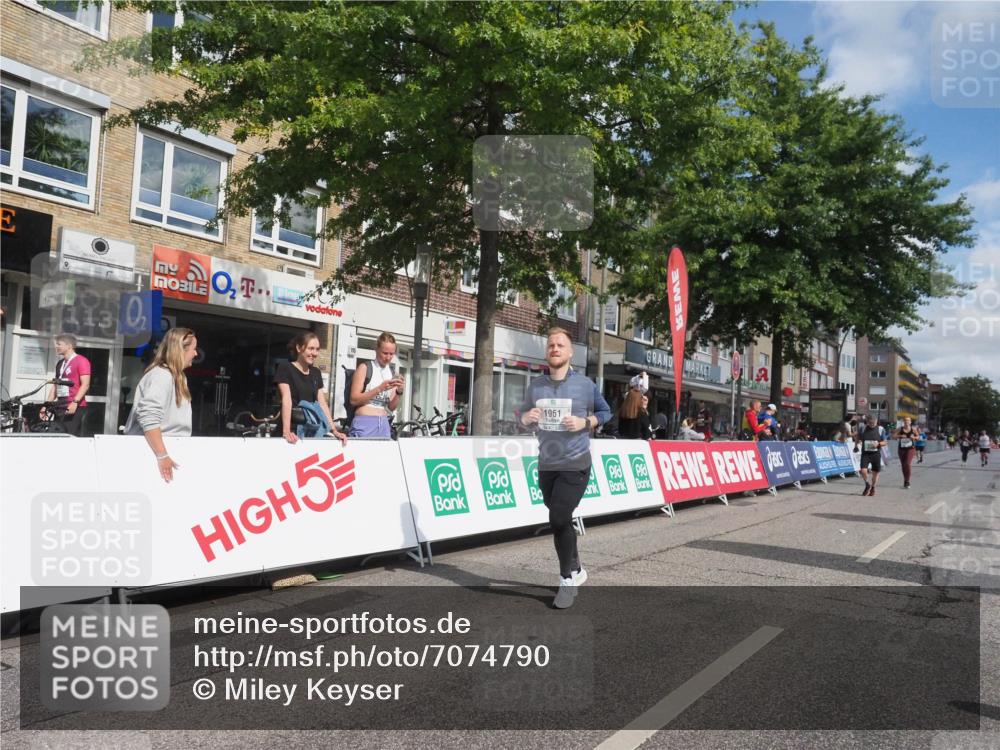 15.09.2024 - PSD Bank Halbmarathon Miley Keyser http://msf.ph/oto/7074790 15.09.2024 12:31:23 Ziel 1948, 1961, 2259, 2858, 3089, 3309, 3416, 3486, 3542 meine-sportfotos.de