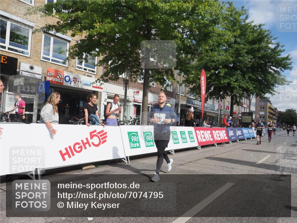 15.09.2024 - PSD Bank Halbmarathon Miley Keyser http://msf.ph/oto/7074795 15.09.2024 12:31:23 Ziel 1948, 1961, 2259, 2858, 3089, 3309, 3416, 3486, 3542 meine-sportfotos.de