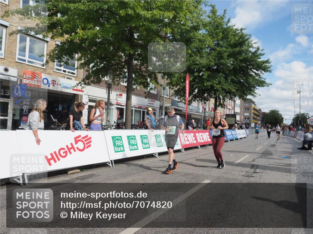 15.09.2024 - PSD Bank Halbmarathon Miley Keyser http://msf.ph/oto/7074820 15.09.2024 12:31:27 Ziel 1948, 1961, 3089, 3309, 3486 meine-sportfotos.de