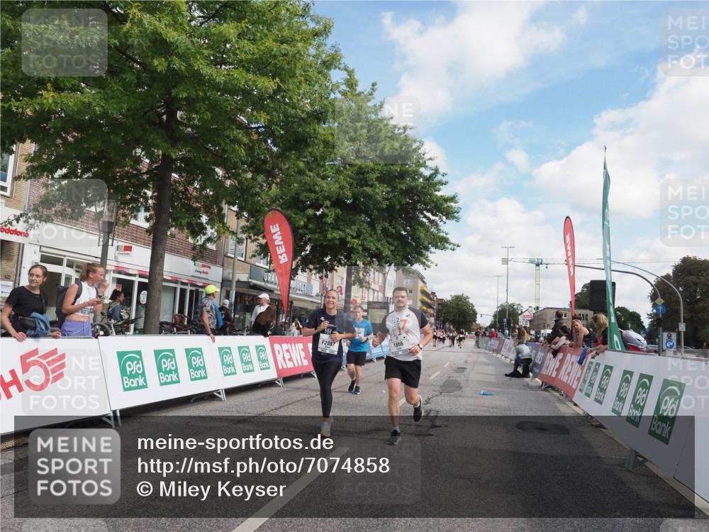 15.09.2024 - PSD Bank Halbmarathon Miley Keyser http://msf.ph/oto/7074858 15.09.2024 12:31:36 Ziel 1866, 1961, 2068, 2887, 3309 meine-sportfotos.de