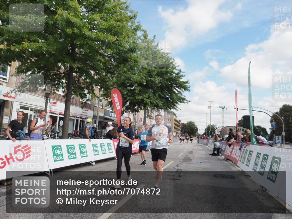 15.09.2024 - PSD Bank Halbmarathon Miley Keyser http://msf.ph/oto/7074872 15.09.2024 12:31:36 Ziel 1866, 1961, 2068, 2887, 3309 meine-sportfotos.de