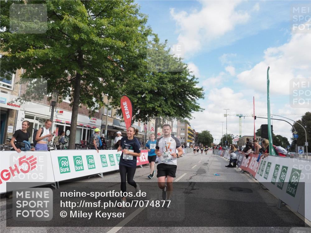 15.09.2024 - PSD Bank Halbmarathon Miley Keyser http://msf.ph/oto/7074877 15.09.2024 12:31:36 Ziel 1866, 1961, 2068, 2887, 3309 meine-sportfotos.de