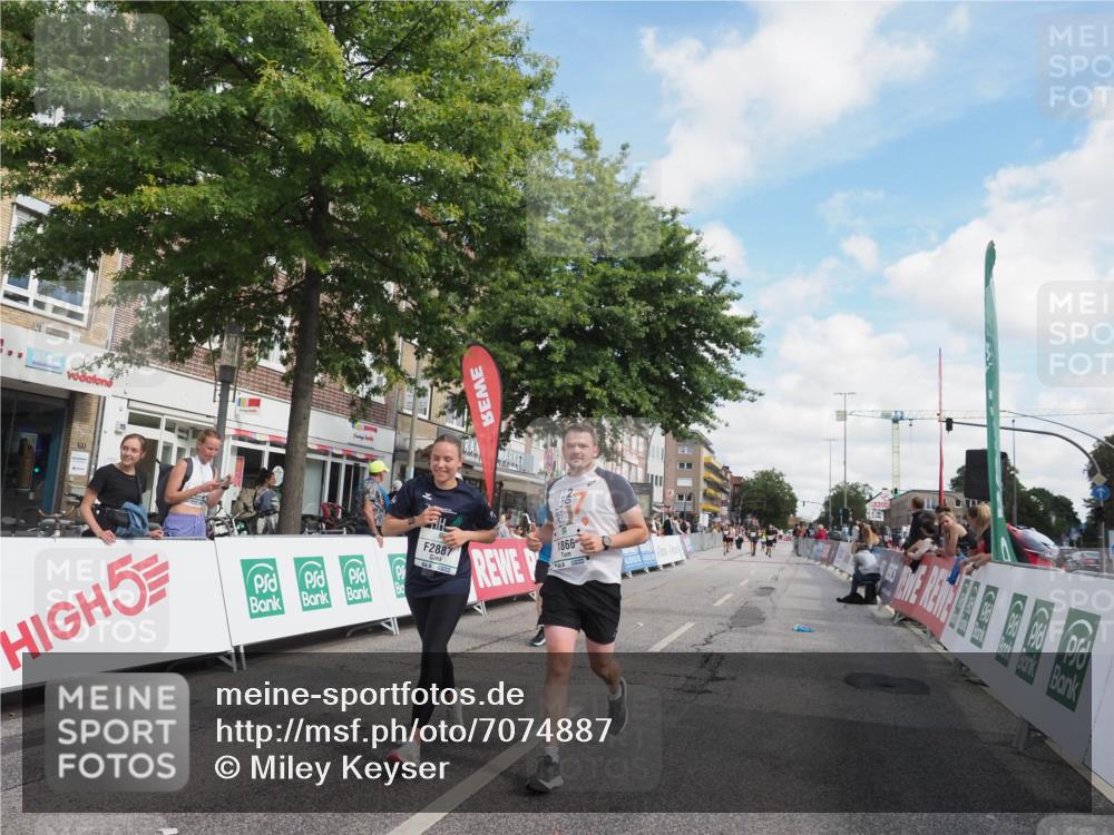 15.09.2024 - PSD Bank Halbmarathon Miley Keyser http://msf.ph/oto/7074887 15.09.2024 12:31:36 Ziel 1866, 1961, 2068, 2887, 3309 meine-sportfotos.de