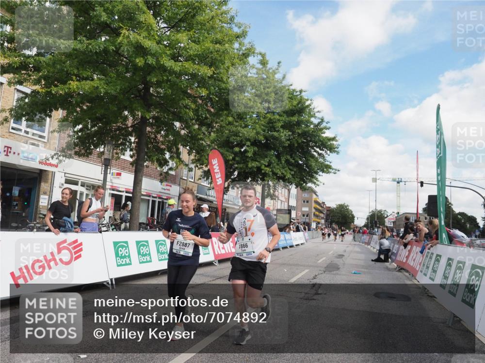 15.09.2024 - PSD Bank Halbmarathon Miley Keyser http://msf.ph/oto/7074892 15.09.2024 12:31:36 Ziel 1866, 1961, 2068, 2887, 3309 meine-sportfotos.de