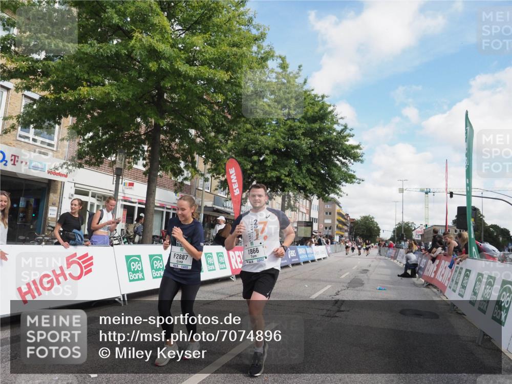 15.09.2024 - PSD Bank Halbmarathon Miley Keyser http://msf.ph/oto/7074896 15.09.2024 12:31:37 Ziel 1866, 1961, 2068, 2887, 3309 meine-sportfotos.de