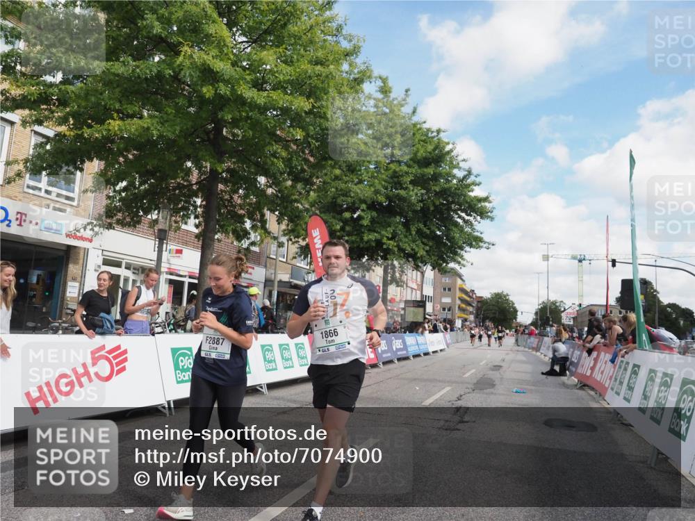 15.09.2024 - PSD Bank Halbmarathon Miley Keyser http://msf.ph/oto/7074900 15.09.2024 12:31:37 Ziel 1866, 1961, 2068, 2887, 3309 meine-sportfotos.de