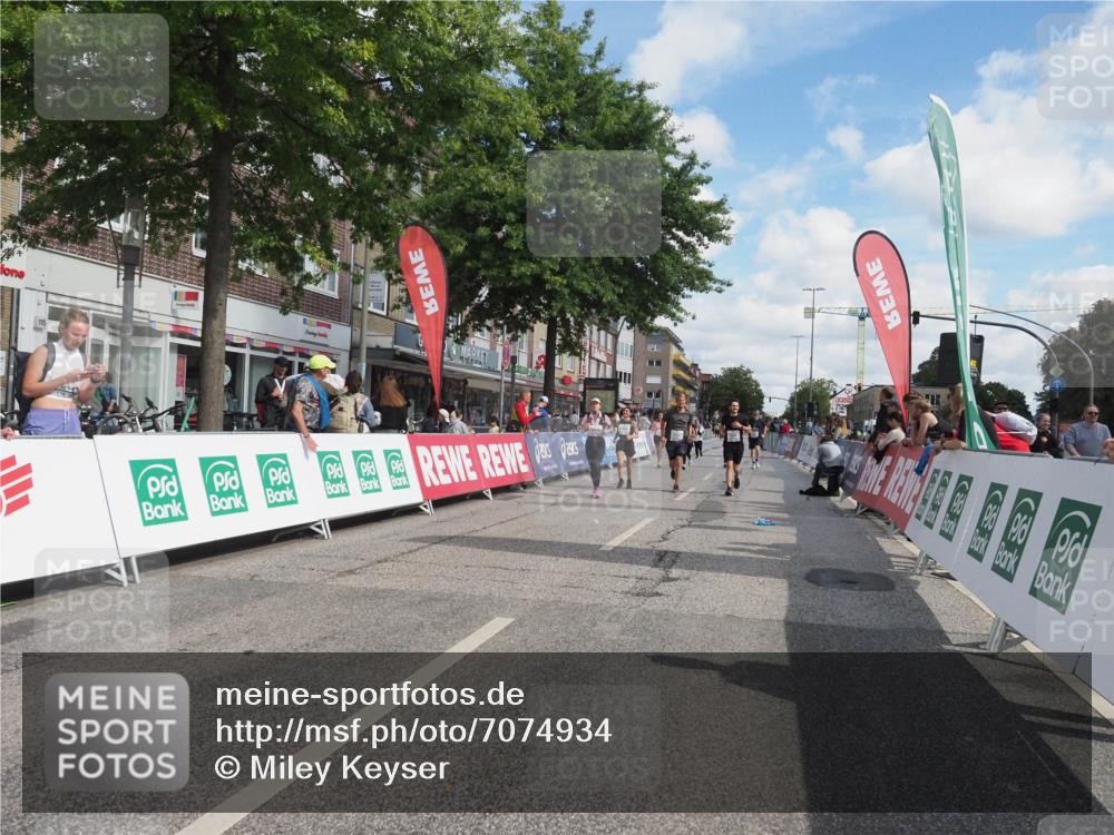 15.09.2024 - PSD Bank Halbmarathon Miley Keyser http://msf.ph/oto/7074934 15.09.2024 12:31:46 Ziel 1866, 2068, 2192, 2352, 2358, 2423, 2887, 3356, 3541 meine-sportfotos.de