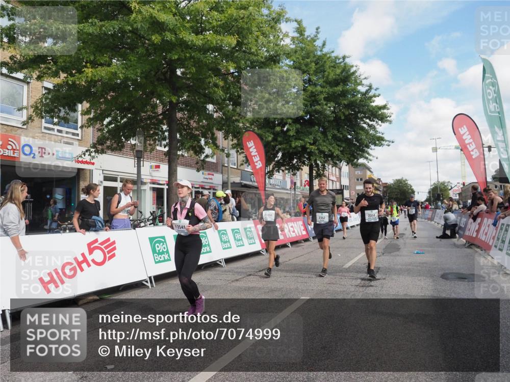 15.09.2024 - PSD Bank Halbmarathon Miley Keyser http://msf.ph/oto/7074999 15.09.2024 12:31:49 Ziel 1866, 2068, 2192, 2352, 2358, 2423, 2887, 3014, 3203, 3207, 3356, 3541 meine-sportfotos.de