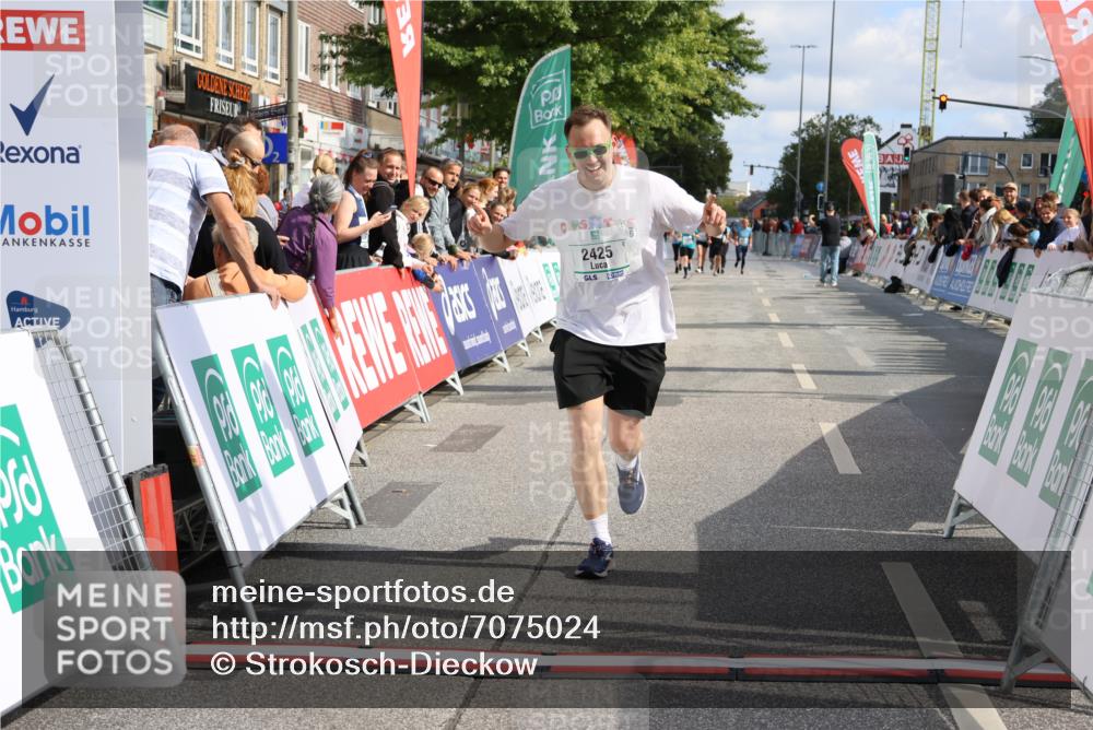 15.09.2024 - PSD Bank Halbmarathon Strokosch-Dieckow http://msf.ph/oto/7075024 15.09.2024 12:33:09 Ziel 2411, 2414, 2425, 3045, 3358 meine-sportfotos.de