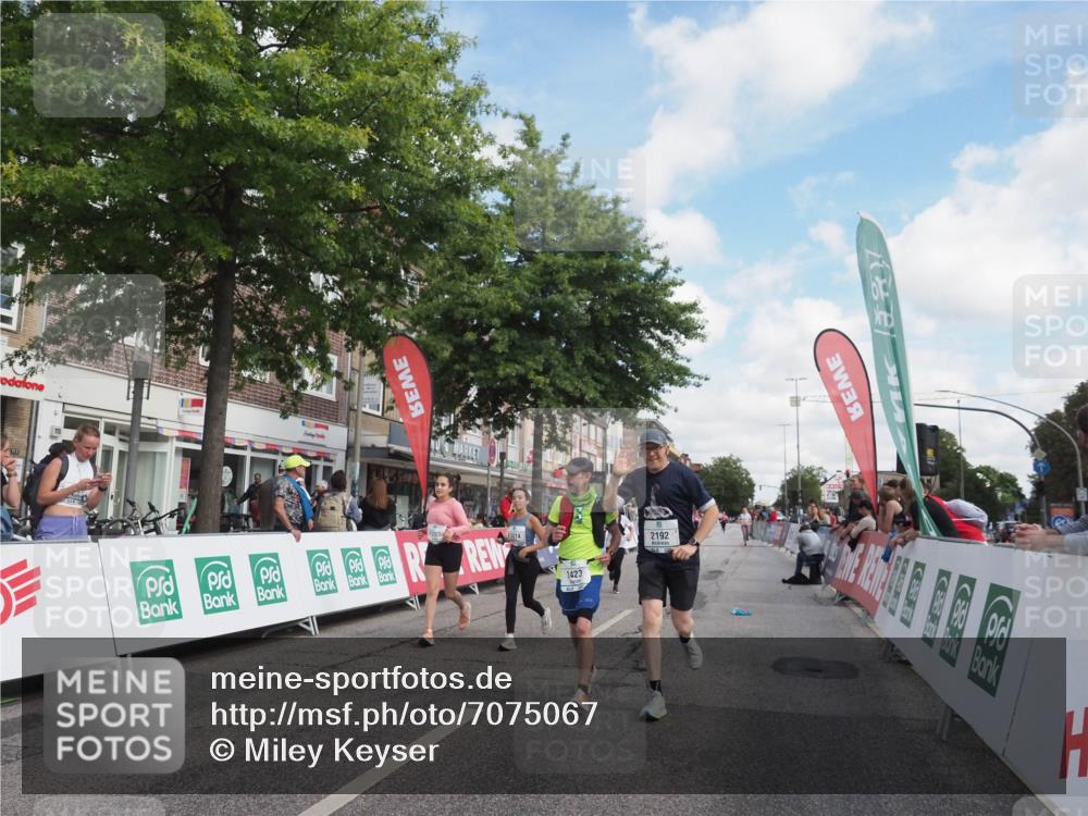 15.09.2024 - PSD Bank Halbmarathon Miley Keyser http://msf.ph/oto/7075067 15.09.2024 12:31:53 Ziel 2068, 2192, 2352, 2358, 2423, 3014, 3203, 3207, 3291, 3356, 3541 meine-sportfotos.de