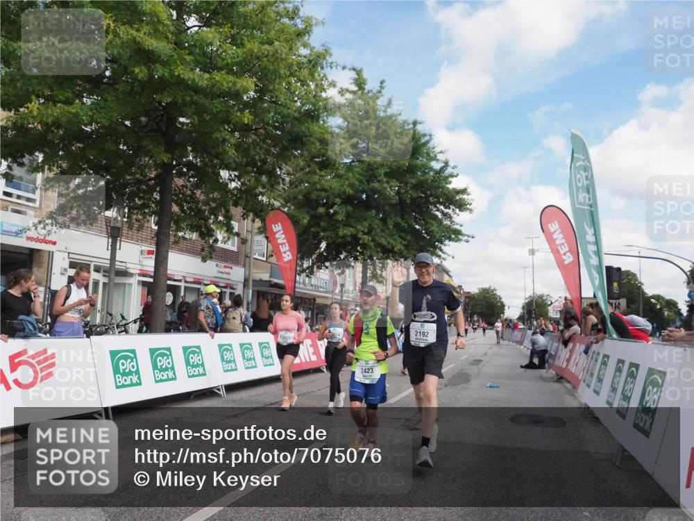 15.09.2024 - PSD Bank Halbmarathon Miley Keyser http://msf.ph/oto/7075076 15.09.2024 12:31:53 Ziel 2068, 2192, 2352, 2358, 2423, 3014, 3203, 3207, 3291, 3356, 3541 meine-sportfotos.de