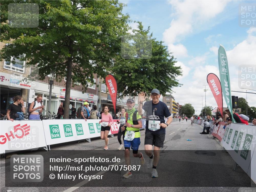 15.09.2024 - PSD Bank Halbmarathon Miley Keyser http://msf.ph/oto/7075087 15.09.2024 12:31:53 Ziel 2068, 2192, 2352, 2358, 2423, 3014, 3203, 3207, 3291, 3356, 3541 meine-sportfotos.de
