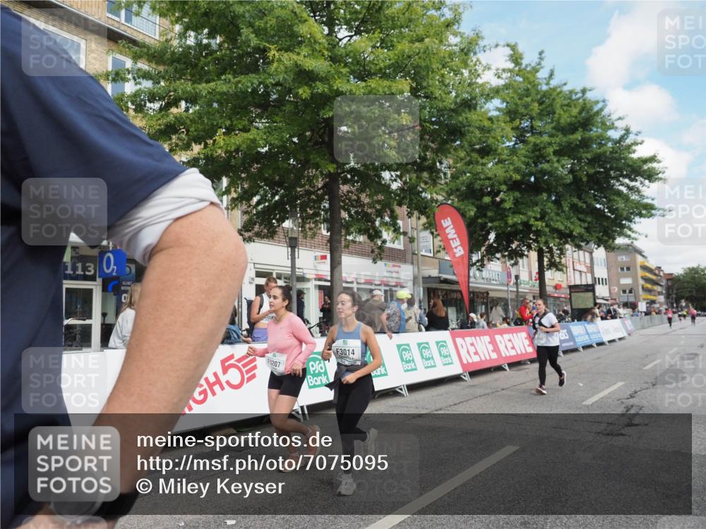 15.09.2024 - PSD Bank Halbmarathon Miley Keyser http://msf.ph/oto/7075095 15.09.2024 12:31:54 Ziel 2192, 2352, 2358, 2423, 3014, 3203, 3207, 3291, 3356, 3541 meine-sportfotos.de