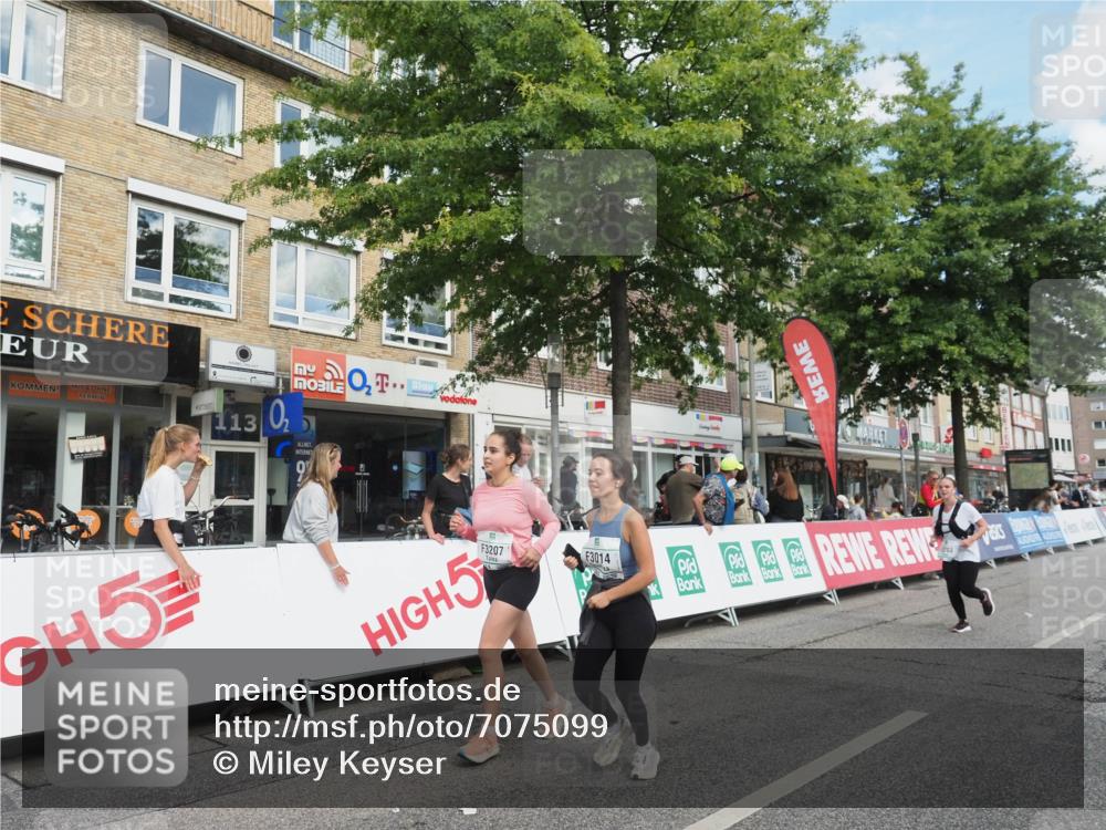 15.09.2024 - PSD Bank Halbmarathon Miley Keyser http://msf.ph/oto/7075099 15.09.2024 12:31:54 Ziel 2192, 2352, 2358, 2423, 3014, 3203, 3207, 3291, 3356, 3541 meine-sportfotos.de