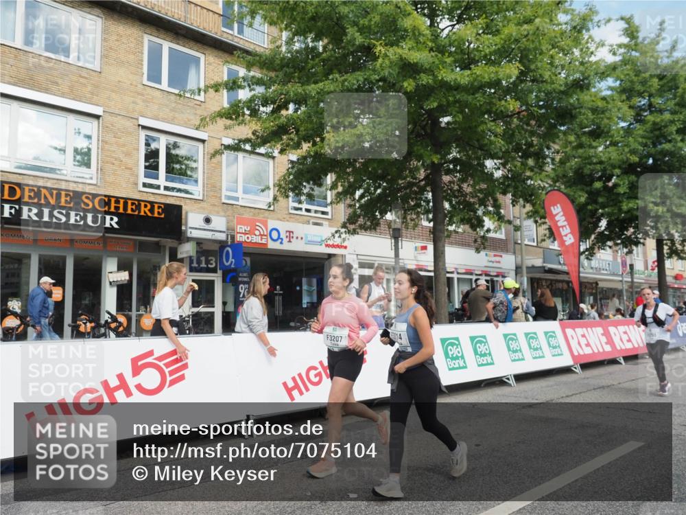 15.09.2024 - PSD Bank Halbmarathon Miley Keyser http://msf.ph/oto/7075104 15.09.2024 12:31:55 Ziel 2192, 2352, 2358, 2423, 3014, 3203, 3207, 3291, 3356, 3541 meine-sportfotos.de