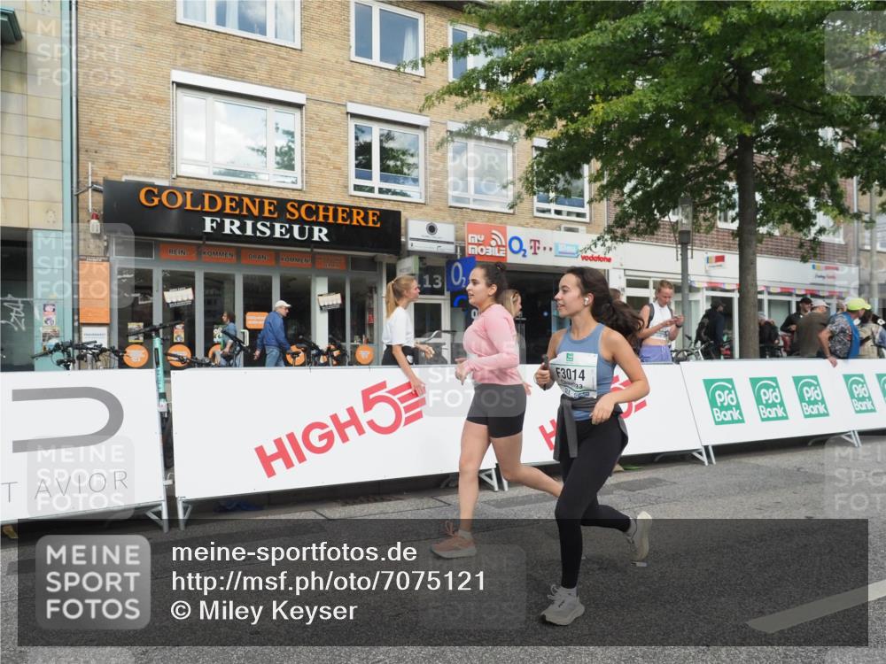 15.09.2024 - PSD Bank Halbmarathon Miley Keyser http://msf.ph/oto/7075121 15.09.2024 12:31:55 Ziel 2192, 2352, 2358, 2423, 3014, 3203, 3207, 3291, 3356, 3541 meine-sportfotos.de