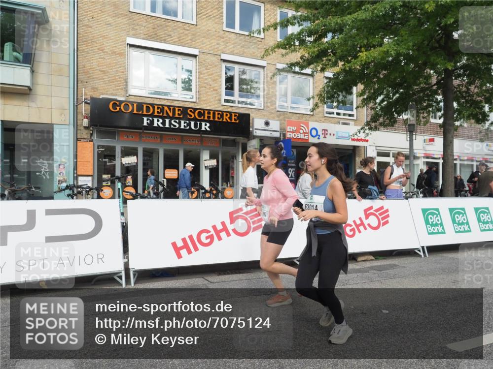 15.09.2024 - PSD Bank Halbmarathon Miley Keyser http://msf.ph/oto/7075124 15.09.2024 12:31:55 Ziel 2192, 2352, 2358, 2423, 3014, 3203, 3207, 3291, 3356, 3541 meine-sportfotos.de