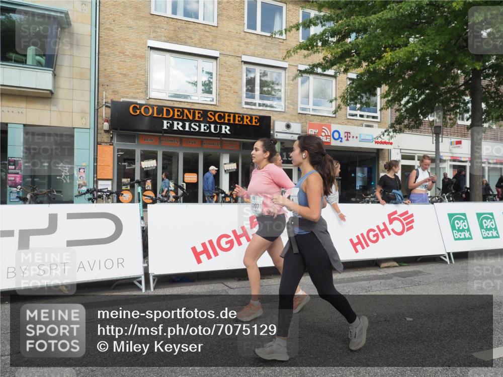 15.09.2024 - PSD Bank Halbmarathon Miley Keyser http://msf.ph/oto/7075129 15.09.2024 12:31:55 Ziel 2192, 2352, 2358, 2423, 3014, 3203, 3207, 3291, 3356, 3541 meine-sportfotos.de