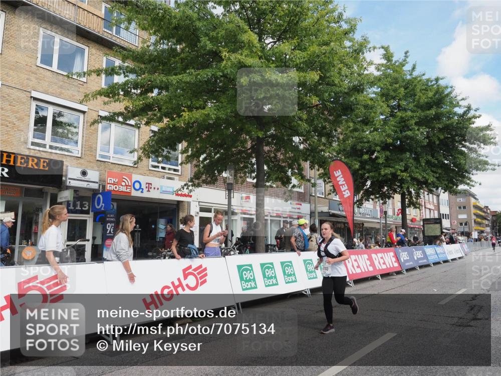 15.09.2024 - PSD Bank Halbmarathon Miley Keyser http://msf.ph/oto/7075134 15.09.2024 12:31:56 Ziel 2192, 2352, 2358, 2423, 3014, 3203, 3207, 3291, 3356, 3541 meine-sportfotos.de