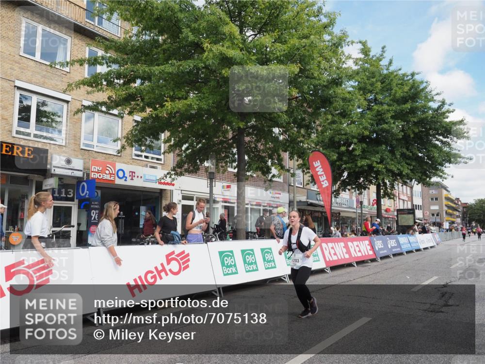 15.09.2024 - PSD Bank Halbmarathon Miley Keyser http://msf.ph/oto/7075138 15.09.2024 12:31:56 Ziel 2192, 2352, 2358, 2423, 3014, 3203, 3207, 3291, 3356, 3541 meine-sportfotos.de
