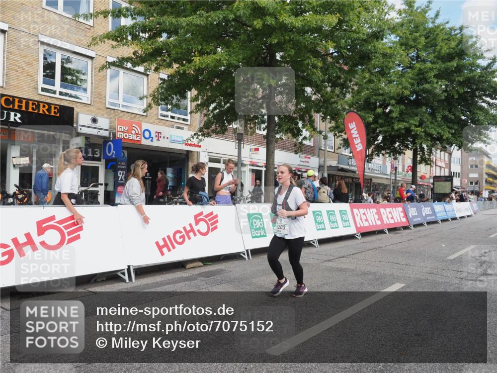 15.09.2024 - PSD Bank Halbmarathon Miley Keyser http://msf.ph/oto/7075152 15.09.2024 12:31:56 Ziel 2192, 2352, 2358, 2423, 3014, 3203, 3207, 3291, 3356, 3541 meine-sportfotos.de